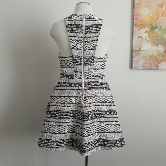 Forever New Size 12 Sleeveless Grey Ivory Jacquard V Neck Pleated Mini Dress - Picture 11 of 14